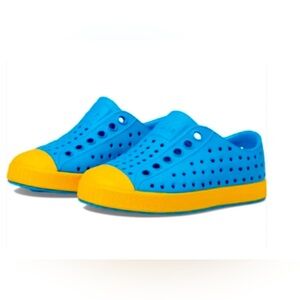 Native Sz J2 Kids Blue and Yellow Slip-On Shoes